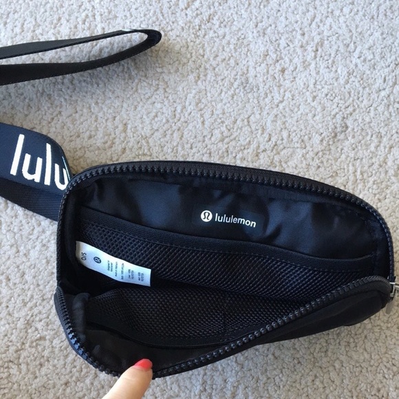 NWT Lululemon Everywhere Belt Bag 1L With Logo - Picture 2 of 7